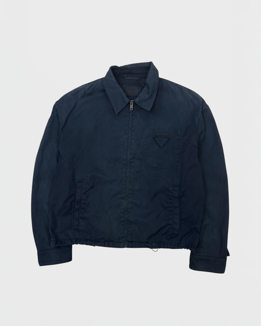 Prada veste en jeans